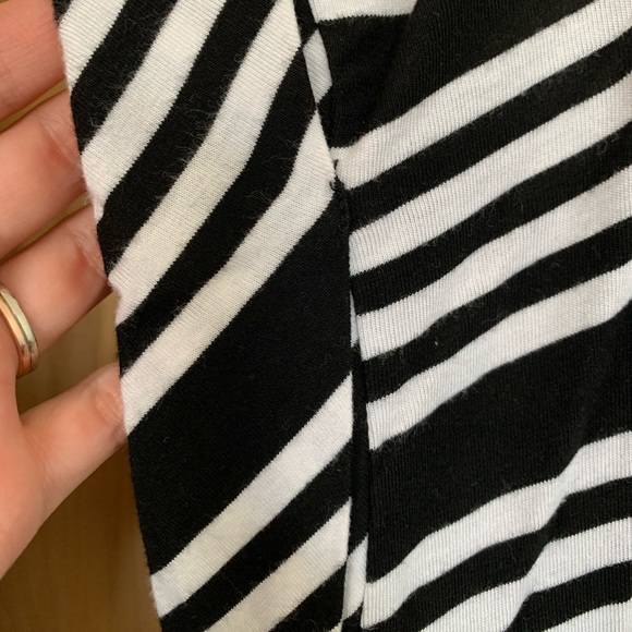 Fun & Flattering Stripped Blouse 🔲 - Picture 3 of 6